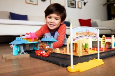 Disney / Pixar Disney Pixar Cars Disney+ Radiator Springs Playset 5 Disney / Pixar Disney Pixar Cars Disney+ Radiator Springs Playset – Bild 3