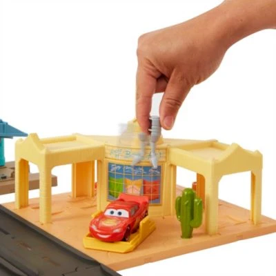 Disney / Pixar Disney Pixar Cars Disney+ Radiator Springs Playset 6 Disney / Pixar Disney Pixar Cars Disney+ Radiator Springs Playset – Bild 4