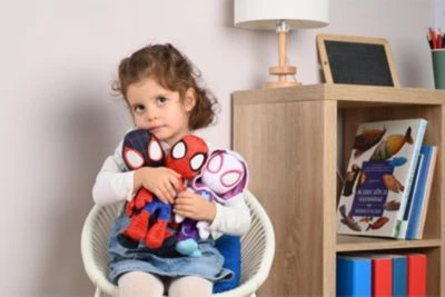 Disney Marvel Spidey, 25 Cm Plüschfigur, Leuchtet Im Dunkeln 7 Disney Marvel Spidey, 25 Cm Plüschfigur, Leuchtet Im Dunkeln – Bild 5