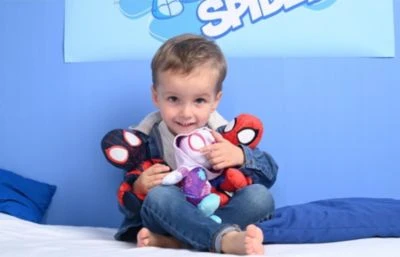 Disney Marvel Spidey, 25 Cm Plüschfigur, Leuchtet Im Dunkeln 8 Disney Marvel Spidey, 25 Cm Plüschfigur, Leuchtet Im Dunkeln – Bild 6