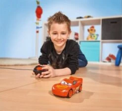 Dickie Toys Disney Cars 3 RC Fahrzeug Lightning McQueen Single Drive 8 Dickie Toys Disney Cars 3 RC Fahrzeug Lightning McQueen Single Drive -Disney 5071302 03